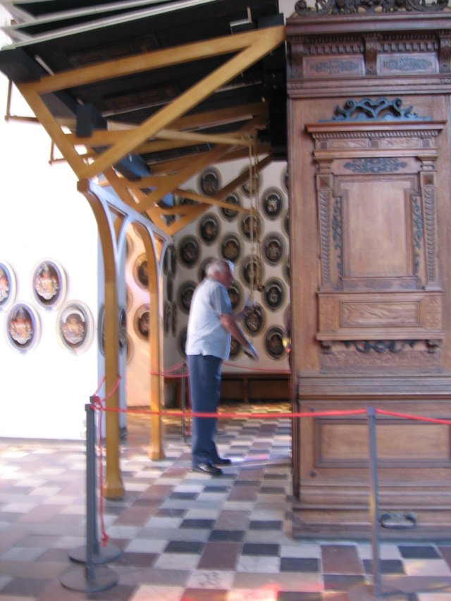 b&aelig;lgen tr&aelig;kkes